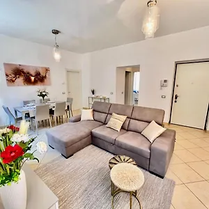  Appartamento Divina Luxury With Jacuzzi Near The Italia